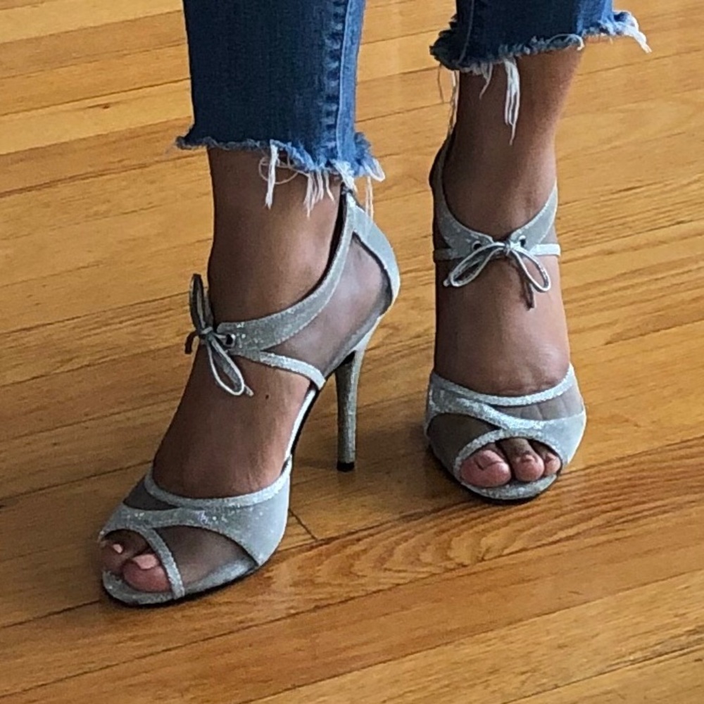 Caparros Peep toe pump